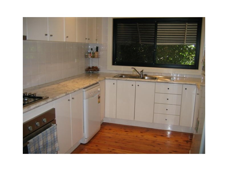 4 WARRIEWOOD ROAD, Warriewood NSW 2102