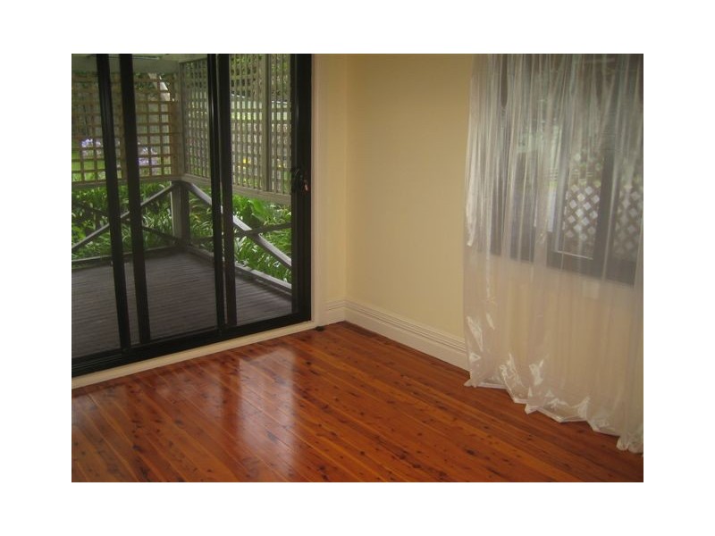 4 WARRIEWOOD ROAD, Warriewood NSW 2102