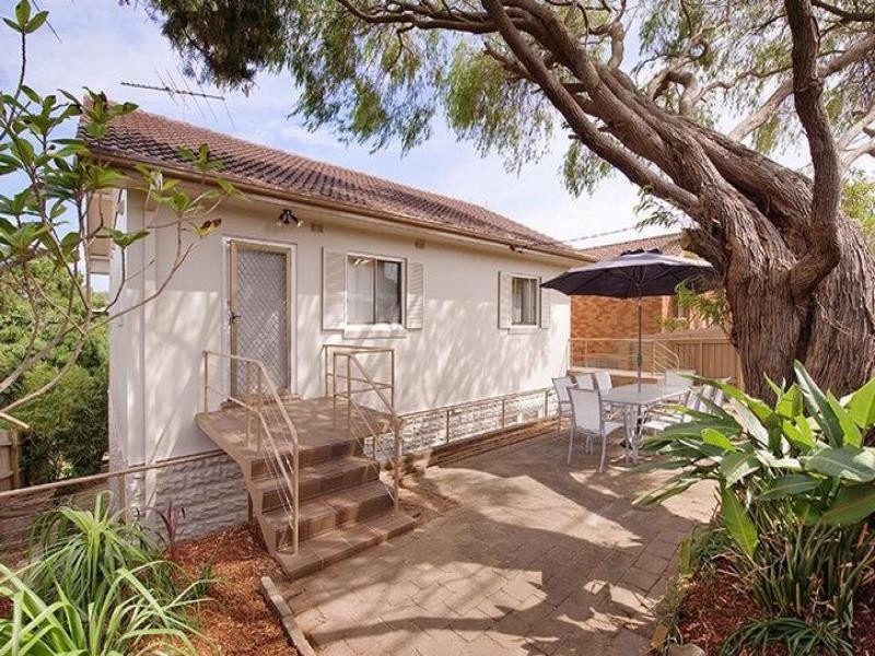 24a LAGOON STREET, Narrabeen NSW 2101