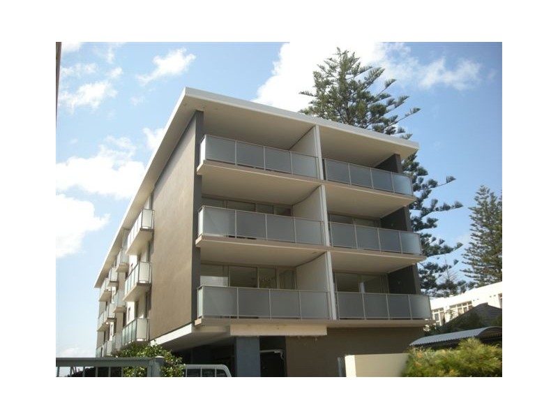 17 SURFVIEW ROAD, Mona Vale NSW 2103