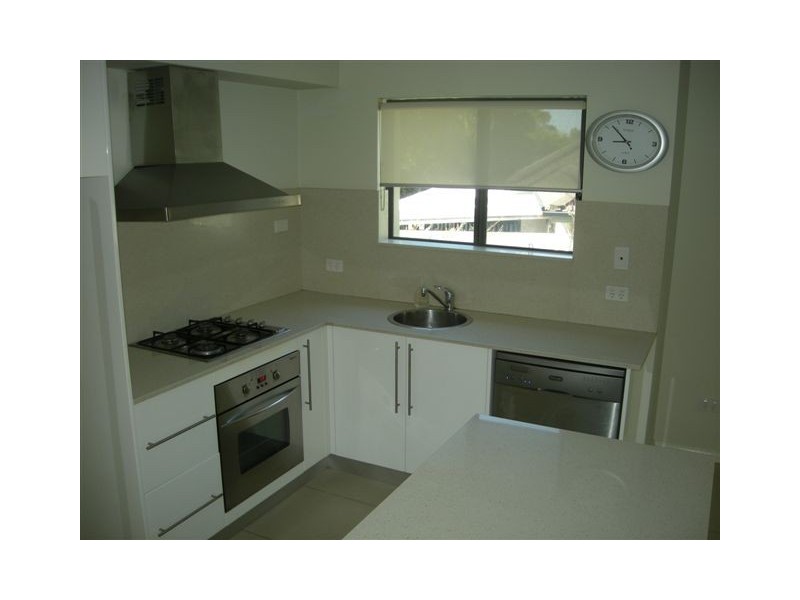 8 THE CRESCENT, North Narrabeen NSW 2101