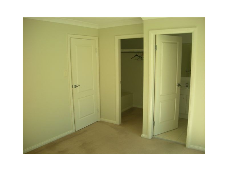 8 THE CRESCENT, North Narrabeen NSW 2101