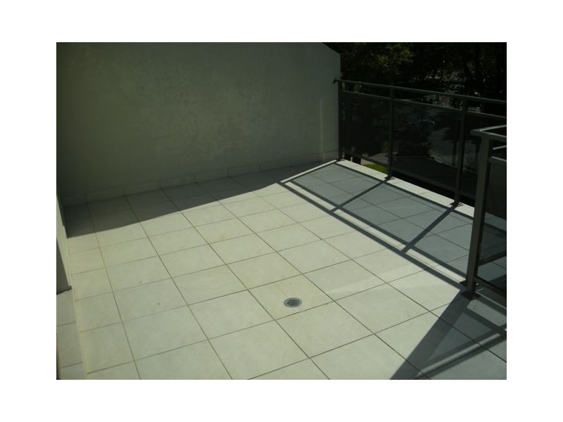 8 THE CRESCENT, North Narrabeen NSW 2101