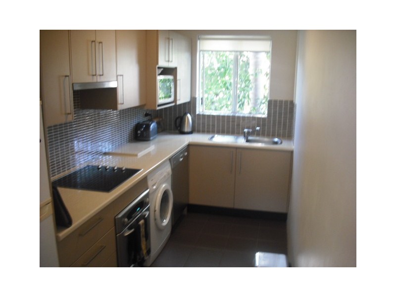 8/104 WYADRA AVENUE, Freshwater NSW 2096