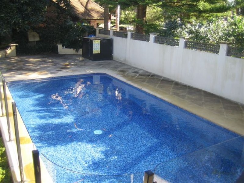 8 WIMBLEDON AVENUE, Narrabeen NSW 2101