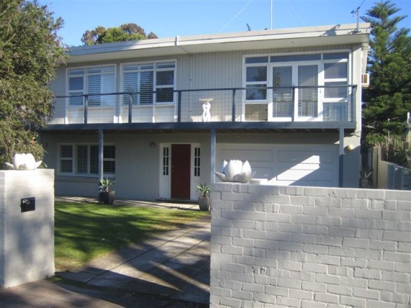 8 WIMBLEDON AVENUE, Narrabeen NSW 2101