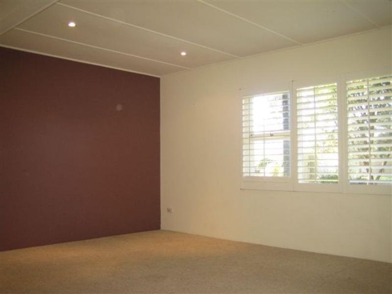 8 WIMBLEDON AVENUE, Narrabeen NSW 2101