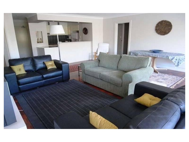 11 PITTWATER ROAD, Manly NSW 2095