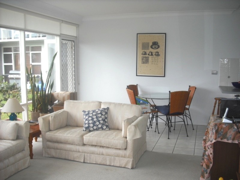 2/127 QUEENSCLIFF ROAD, Queenscliff NSW 2096