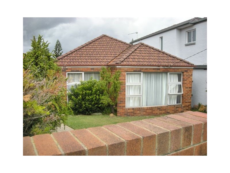 30a GARDERE AVENUE, Curl Curl NSW 2096