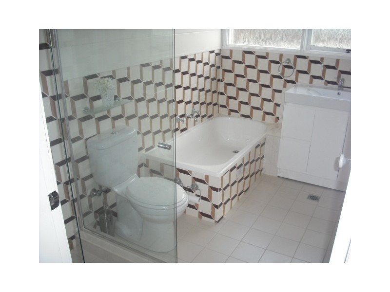 32 KIRKSTONE ROAD, Wheeler Heights NSW 2097