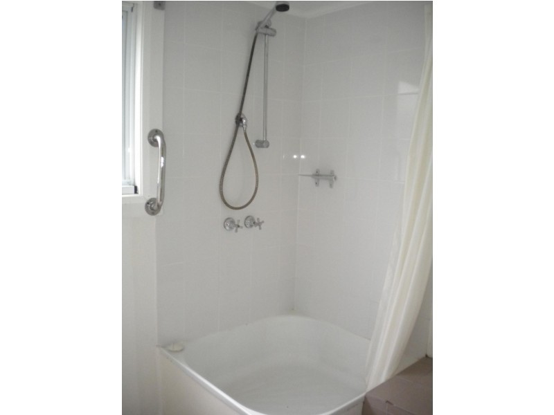 3a BERRY AVENUE, North Narrabeen NSW 2101