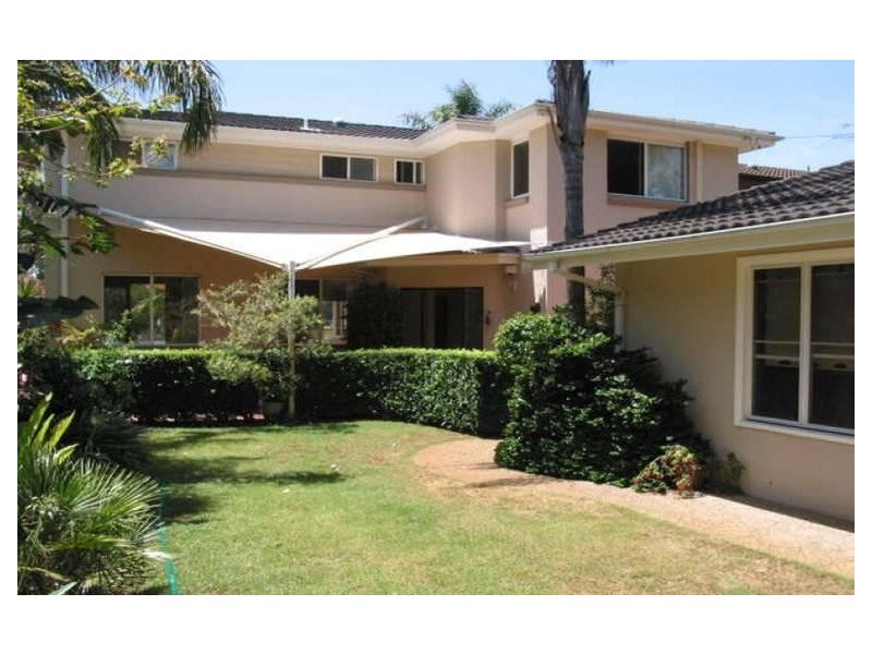 19 WIMBLEDON AVENUE, Narrabeen NSW 2101