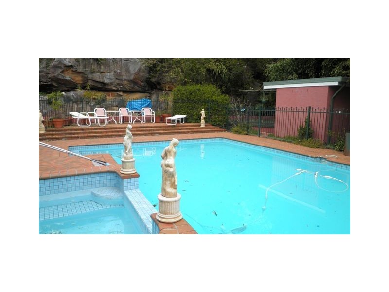 10 YALLAROI ROAD, Narraweena NSW 2099