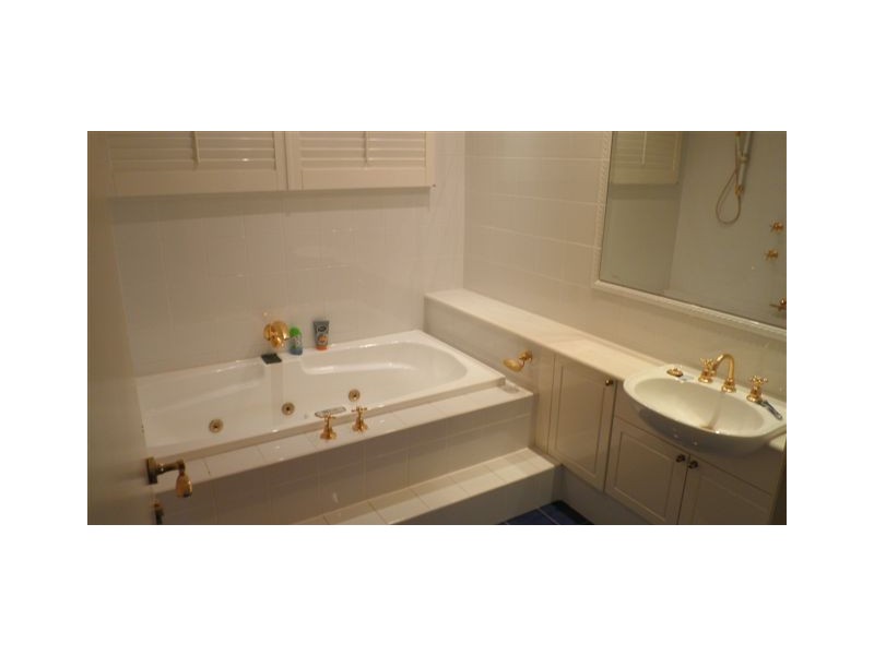 10 YALLAROI ROAD, Narraweena NSW 2099