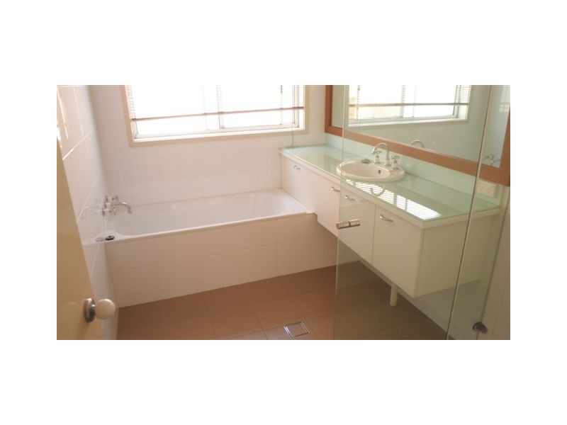 19 WIMBLEDON AVE, Narrabeen NSW 2101