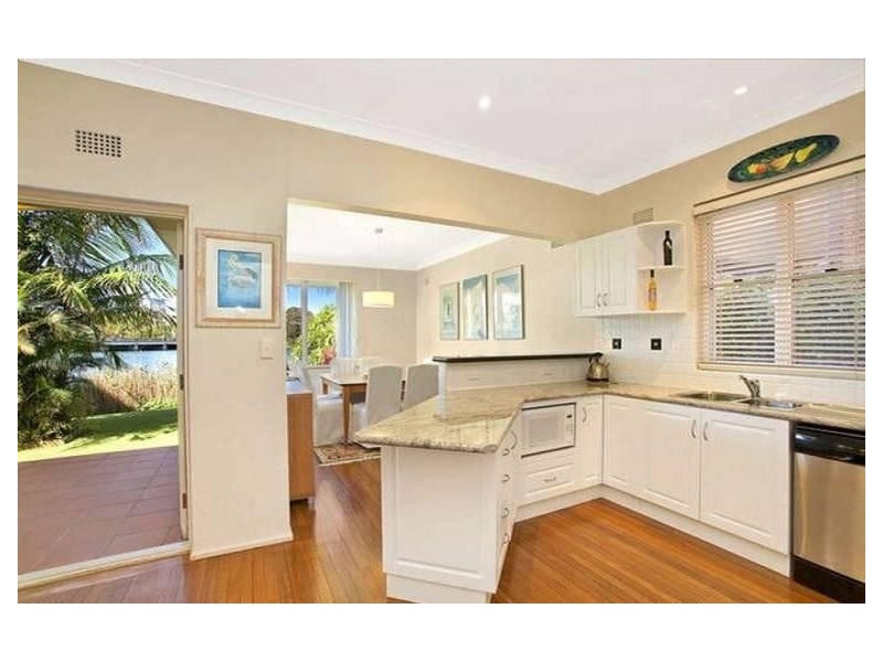 19 WIMBLEDON AVENUE, Narrabeen NSW 2101
