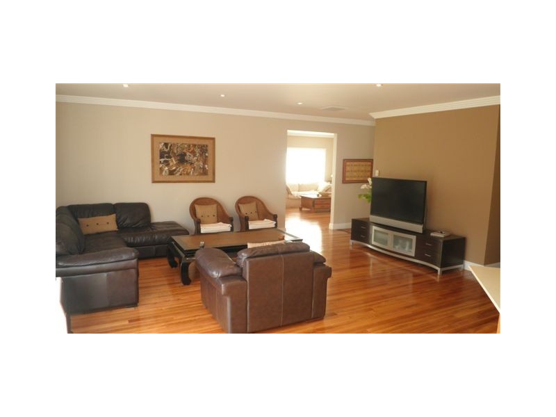 12 PARAMOUNT CLOSE, Belrose NSW 2085