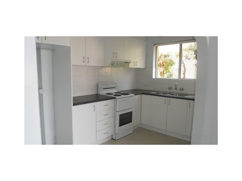 2/10 CAVILL STREET, Freshwater NSW 2096