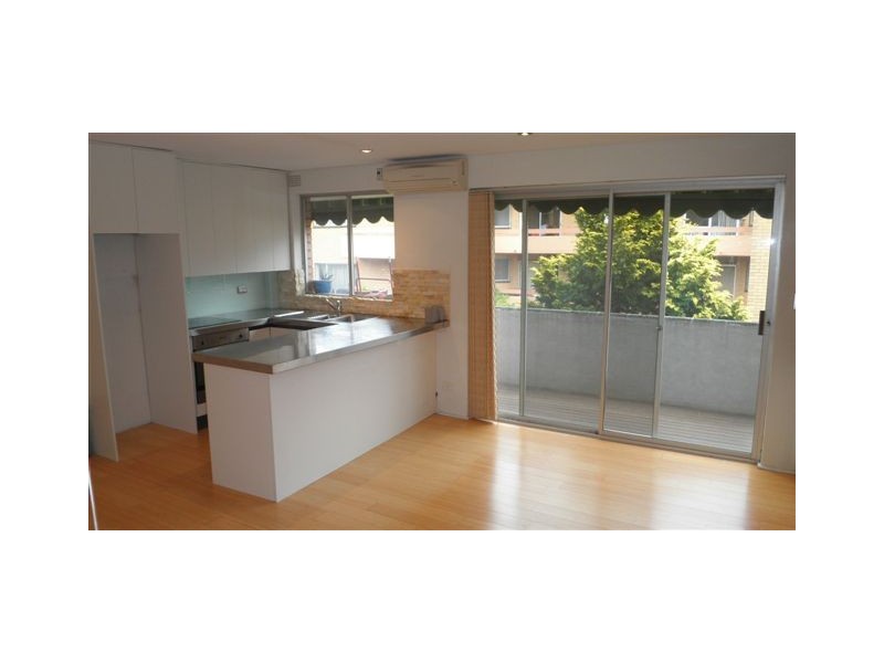 8/80 WYADRA AVENUE, Freshwater NSW 2096