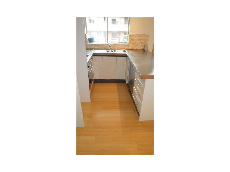 8/80 WYADRA AVENUE, Freshwater NSW 2096