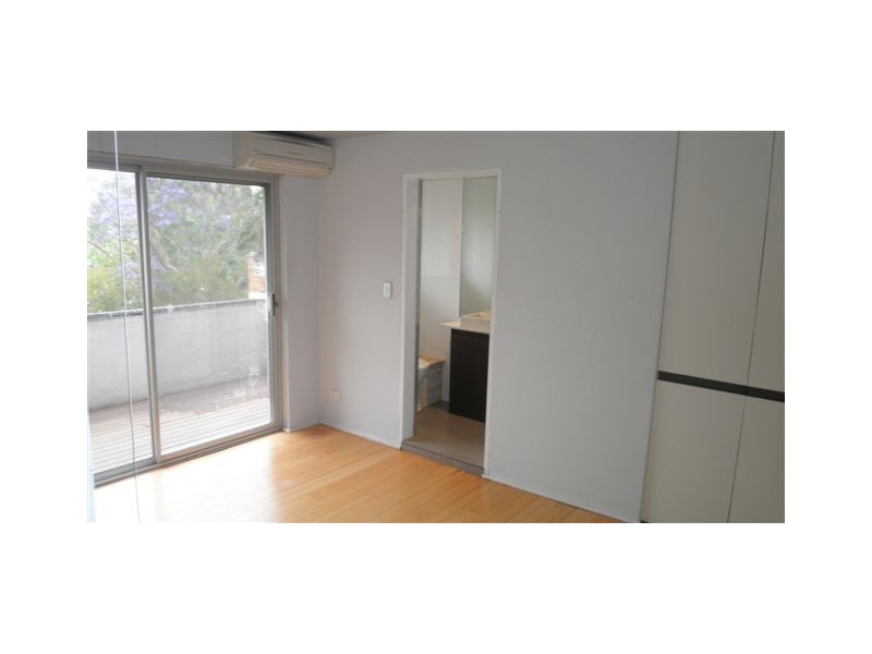 8/80 WYADRA AVENUE, Freshwater NSW 2096