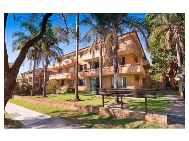 84  WYADRA AVENUE, Freshwater NSW 2096