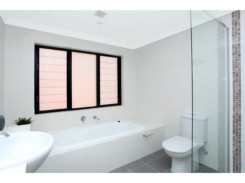 8/34-36 GOLF AVENUE, Mona Vale NSW 2103