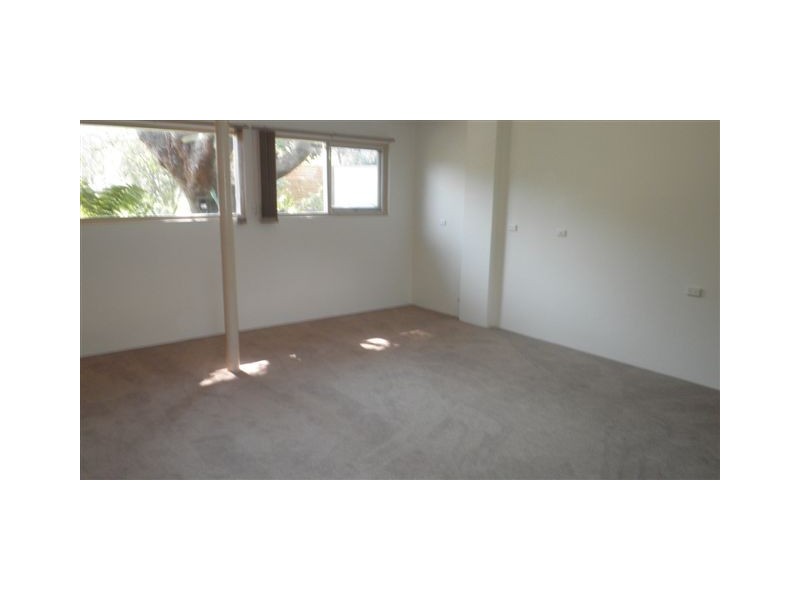 6 HAREWOOD PLACE, Warriewood NSW 2102