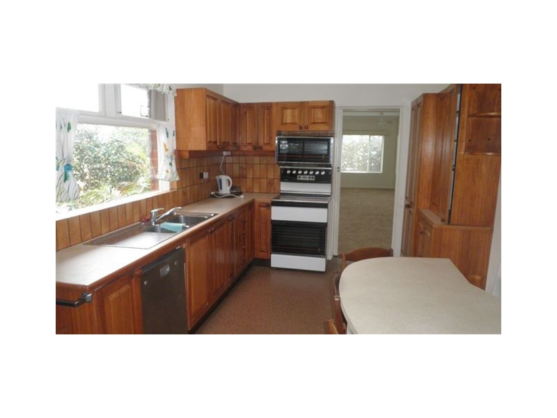 6 HAREWOOD PLACE, Warriewood NSW 2102