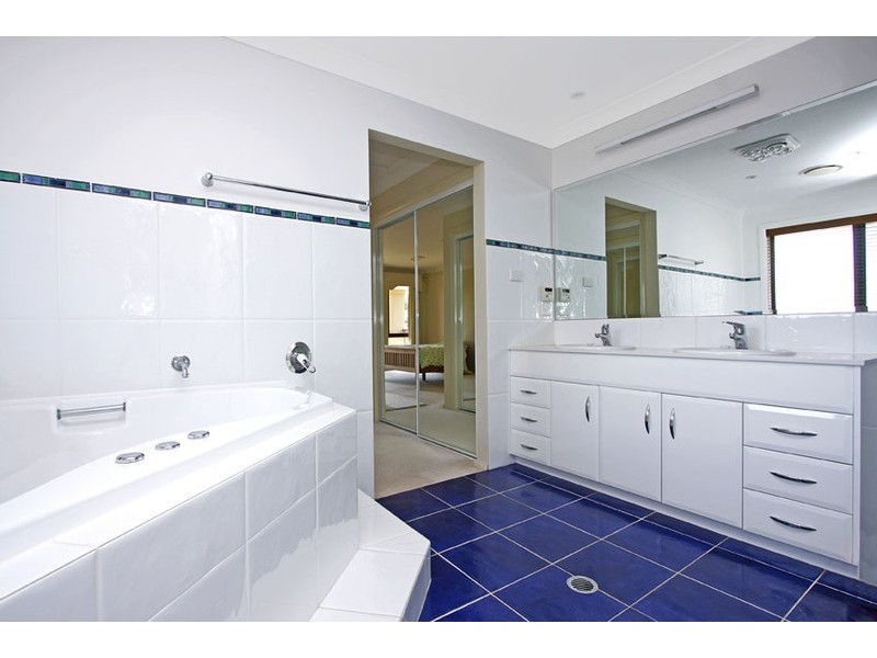 6 St Andrews Close, Belrose NSW 2085