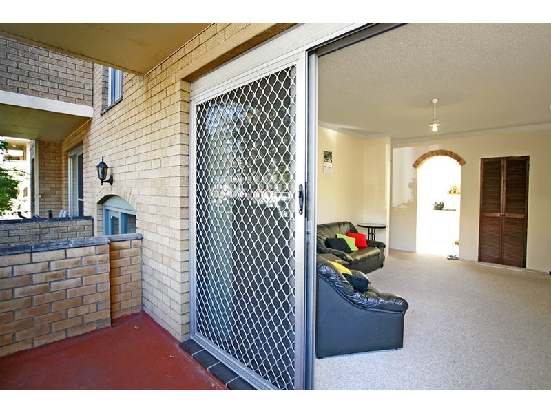 2/70 Oaks Avenue, Dee Why NSW 2099