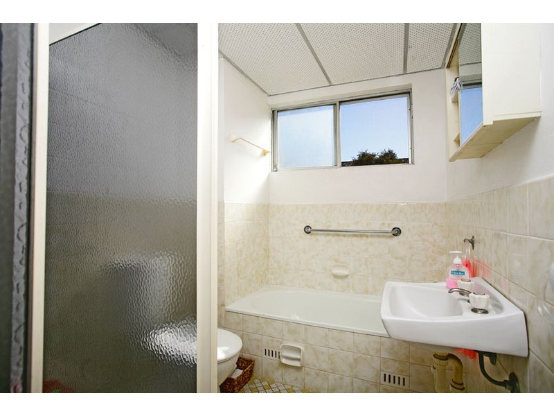 2/70 Oaks Avenue, Dee Why NSW 2099