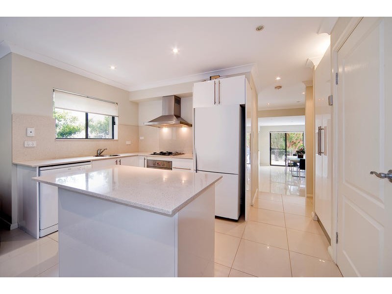 8 and 8A The Crescent, North Narrabeen NSW 2101