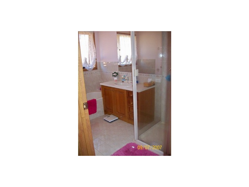 42 Timmothy Drive, Wantirna South VIC 3152