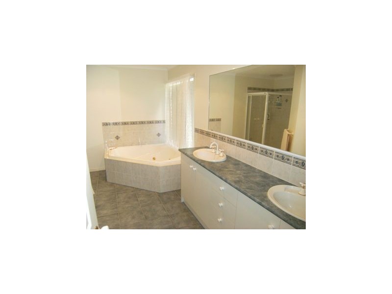 2 Colonial Court, Wantirna VIC 3152