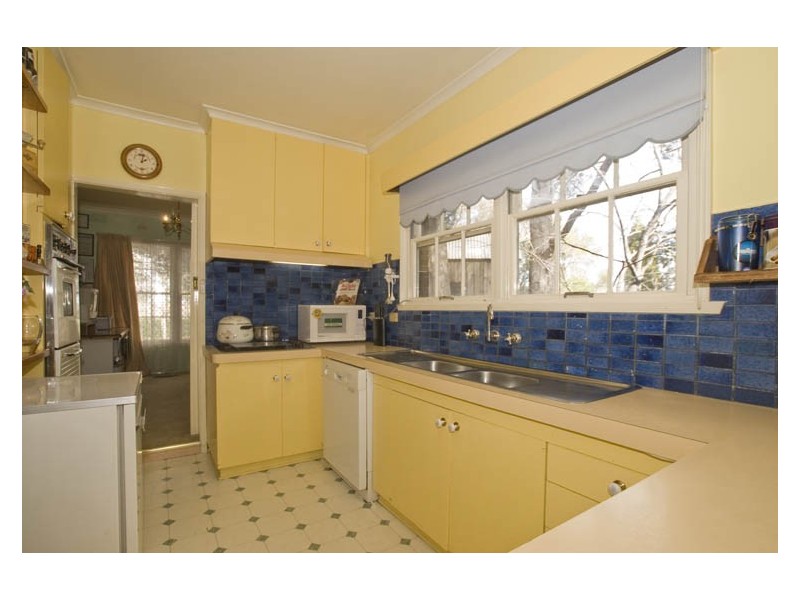 1 Coolomon Close, Wantirna South VIC 3152