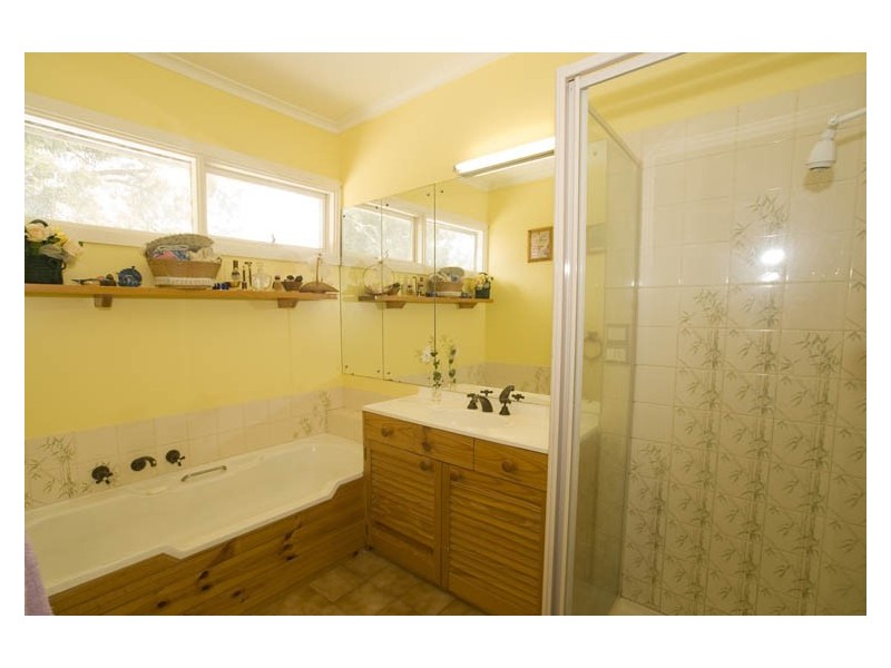 1 Coolomon Close, Wantirna South VIC 3152