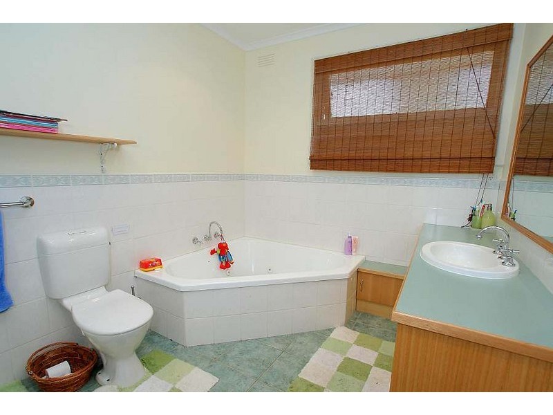 17 McCrae Close, Scoresby VIC 3179