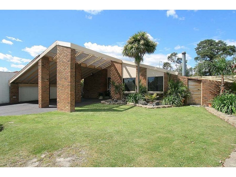 13 Hawksburn Crescent, Wantirna South VIC 3152