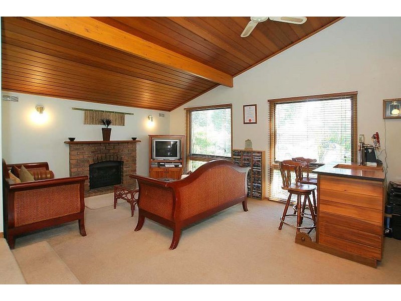 13 Hawksburn Crescent, Wantirna South VIC 3152