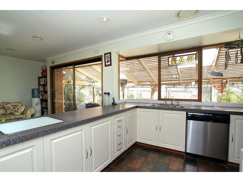 13 Hawksburn Crescent, Wantirna South VIC 3152