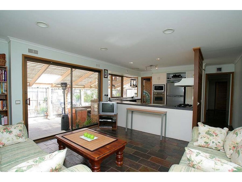 13 Hawksburn Crescent, Wantirna South VIC 3152