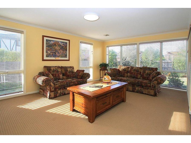 8 Kings Court, Wantirna South VIC 3152