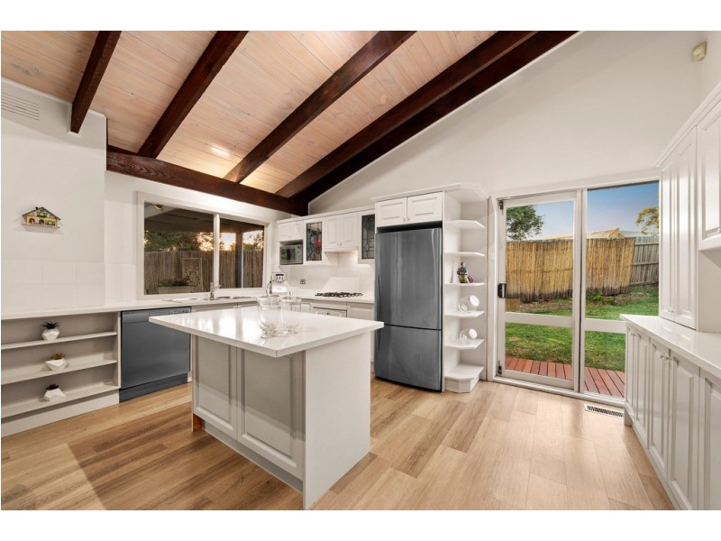 42 Merryn Grove, Wantirna South VIC 3152