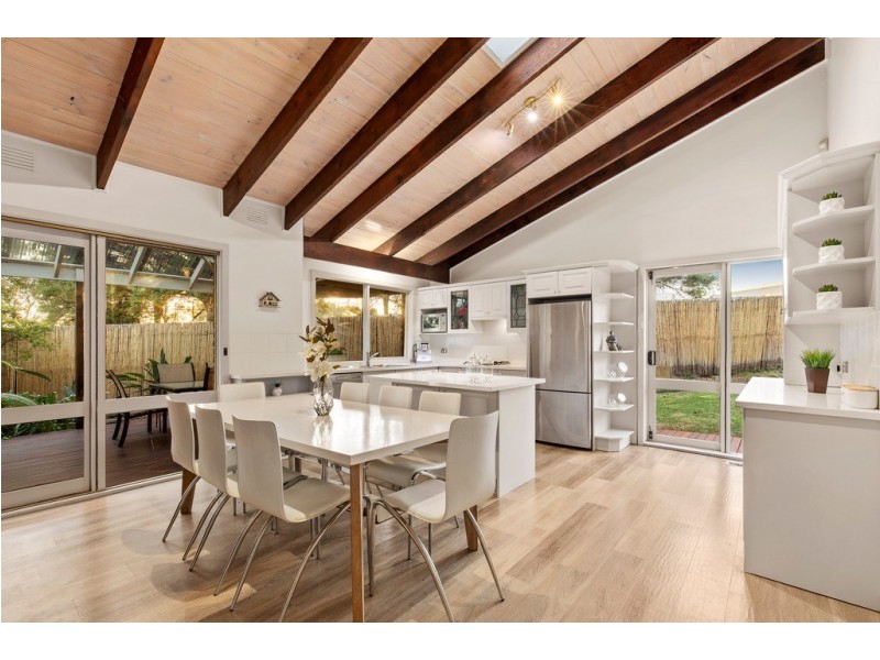 42 Merryn Grove, Wantirna South VIC 3152