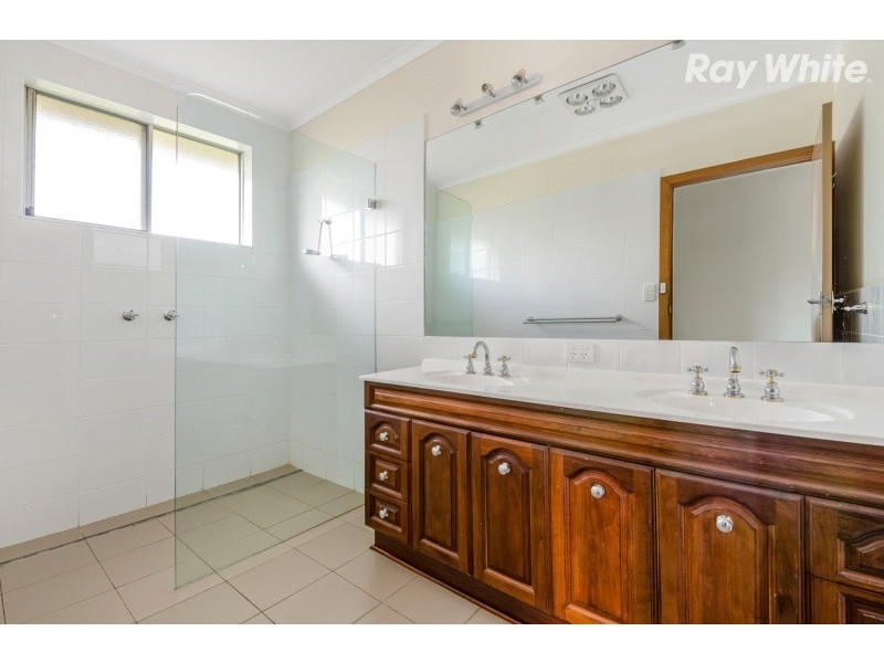 10 Kubis Crescent, Dingley Village VIC 3172