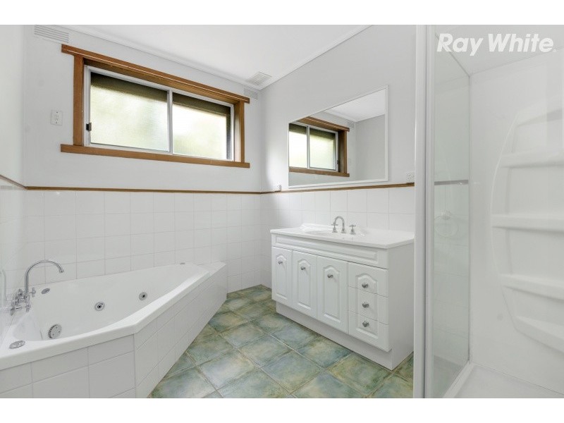 10 Kubis Crescent, Dingley Village VIC 3172