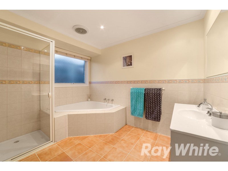 17 Hancock Drive, Ferntree Gully VIC 3156