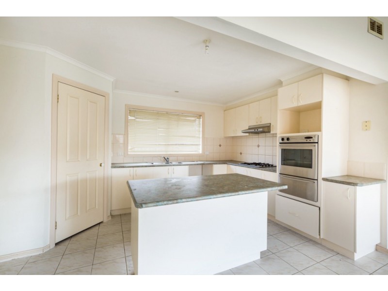 10 Brindalee Place, Cranbourne East VIC 3977